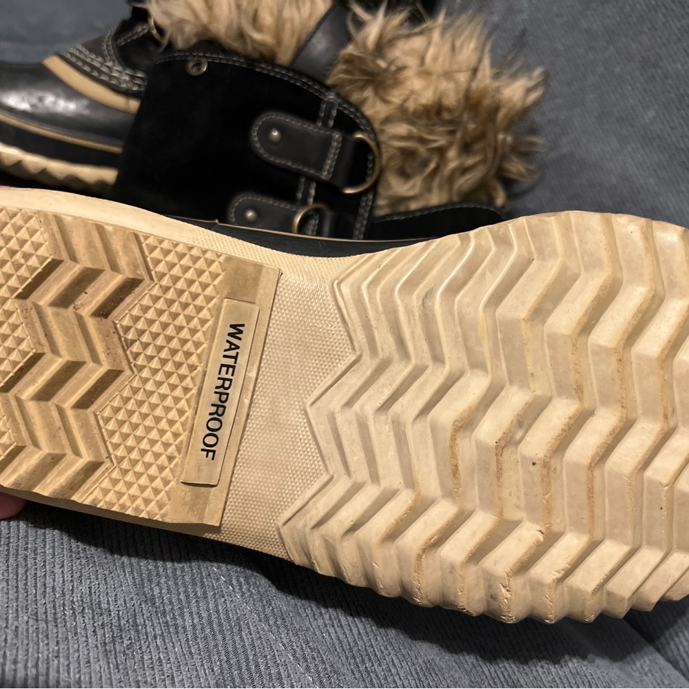 Sorel Black Fur-Lined Winter Boots - Picture 4 of 6